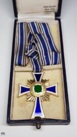 Ehrenkreuz der deutschen Mutter in Gold im Etui – Bild 2