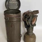 Wehrmacht Gasmaske mit Behälter 1940 Luftgaupostamt Brüssel