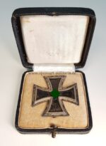 Eisernes Kreuz 1. Klasse 1939 im Etui, Hersteller B.H. Mayer, Pforzheim – Bild 3
