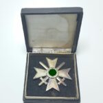 Kriegsverdienstkreuz mit Schwertern 1.Klasse im Etui, Herst. 1 Deschler & Sohn München