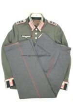Waffenrock für einen Oberfeldwebel der Panzertruppe mit Hose