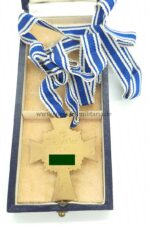 Ehrenkreuz der deutschen Mutter in Gold im Etui (Ochs & Bonn, Hanau) – Bild 4
