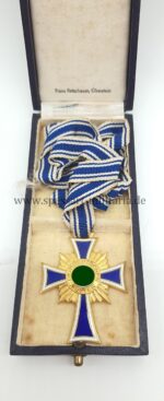 Ehrenkreuz der deutschen Mutter in Gold im Etui (Franz Reischauer, Oberstein) – Bild 2