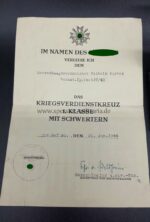 Kriegsverdienstkreuz 1. Klasse mit Schwerter und Urkunde – Bild 2
