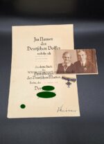Ehrenkreuz der Deutschen Mutter Bronze mit Urkunde und Trägerfoto