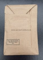 Ostmedaille mit Verleihungstüte und Urkunde, Hst. 18 - "Karl Wurster KG, Markneukirchen", Winterschlacht im Osten 1941/42 – Bild 4