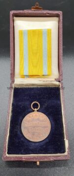 Sachsen Friedrich-August Medaille in Bronze im Etui – Bild 3