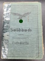 Luftwaffe Soldbuch eines Leutnants aus Siegburg in der leichten Flak Abt 749 – Bild 2