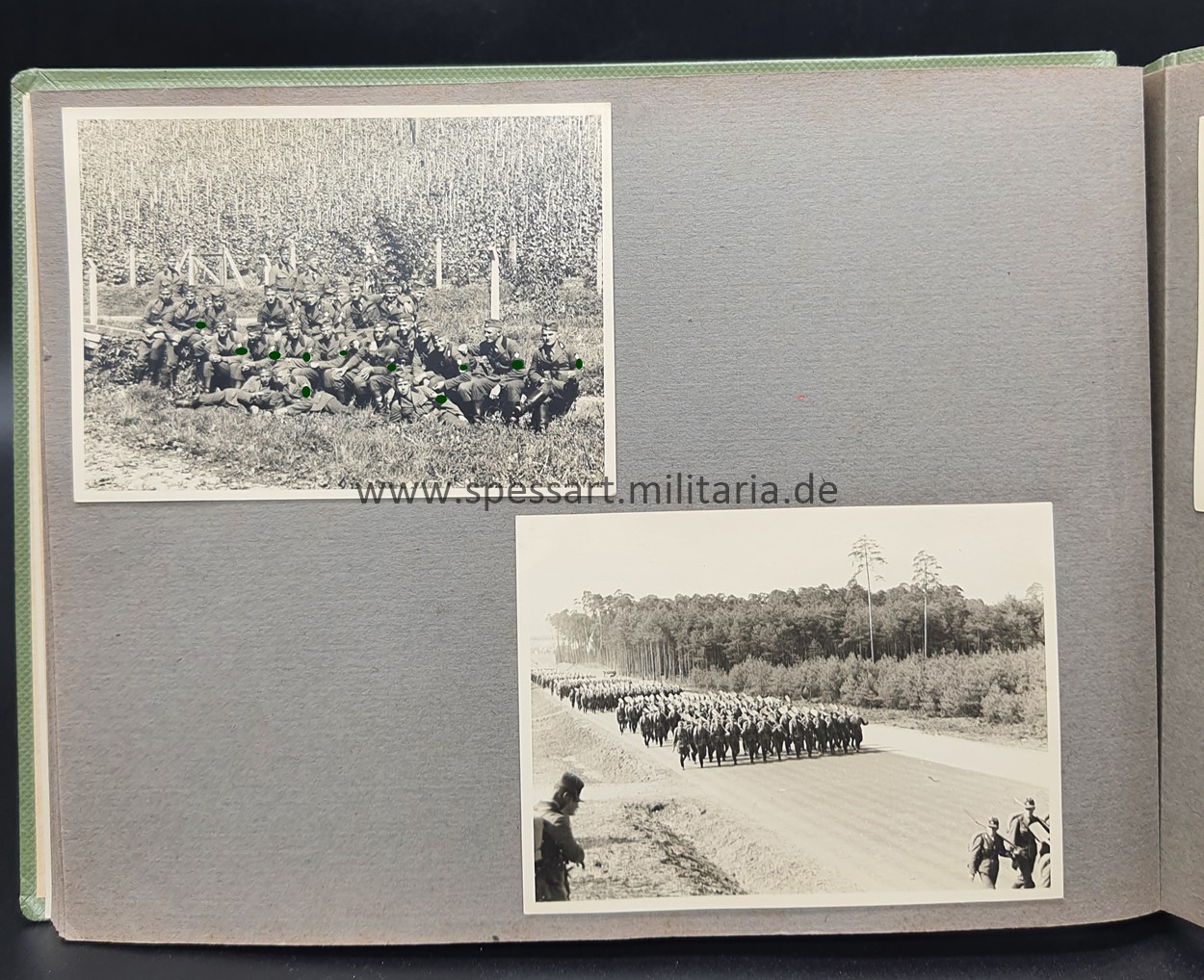 Wehrpass und Fotoalbum eines Bordfunkers im 5.KG.Hindenburg 1.