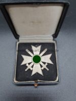 Kriegsverdienstkreuz 1. Klasse im Etui, Buntmetall – Bild 2
