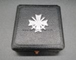 Kriegsverdienstkreuz 1. Klasse im Etui, Buntmetall – Bild 4
