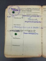 Soldbuch mit Orden und Urkunde eines Mannes aus Schwerin – Bild 12