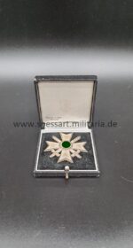 Kriegsverdienstkreuz 1. Klasse im Etui, Buntmetall, Deschler