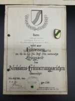 Urkundengruppe 34 Infanterie Division mit Urkunden und Abzeichen – Bild 2