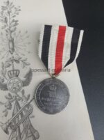 Preussen. 1870/71. Kriegsdenkmünze für Nichtkämpfer (Stahl) mit Urkunde – Bild 3