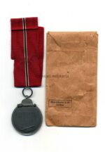 Ostmedaille mit Verleihungstüte, Hst. 65 – „Klein & Quenzer A.G, Idar Oberstein“, Winterschlacht im Osten 1941/42 – Bild 2