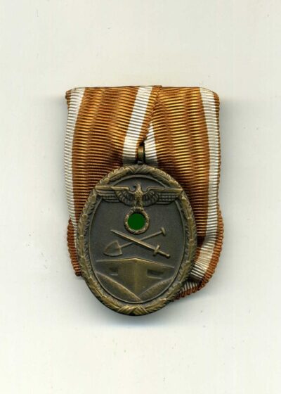 Deutsches Schutzwall Ehrenzeichen an 1er Ordensspange