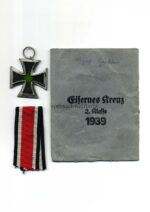 Eisernes Kreuz 2. Klasse 1939 mit Verleihungstüte – Hst. 109 (Walter & Henlein, Gablonz)