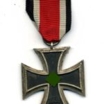 Eisernes Kreuz 2. Klasse 1939 – Hst. 25 (Arbeitsgemeinschaft der Graveur-, Gold- und Silberschmiedeinnungen, Hanau am Main)
