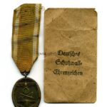 Schutzwall Ehrenzeichen und Verleihungstüte, Hst. Carl Poellath Schrobenhausen