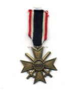 Kriegsverdienstkreuz 2. Klasse 1939 mit Schwertern, Hst. 51 – Eduard Görlach & Söhne, Gablonz – Bild 2