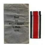 Tüte zu Band des Eisernen Kreuzes 2.Klasse 1939, Carl Knoblauch Seidenbandfabrik Berlin