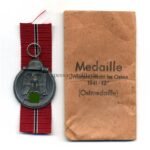 Ostmedaille mit Verleihungstüte, Hst. 84 – „Carl Poellath, Schrobenhausen“, Winterschlacht im Osten 1941/42