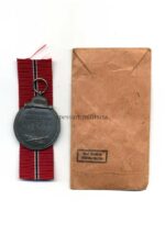Ostmedaille mit Verleihungstüte, Hst. 84 – „Carl Poellath, Schrobenhausen“, Winterschlacht im Osten 1941/42 – Bild 2