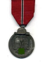 Ostmedaille, Winterschlacht im Osten 1941/42 (Hst. 25 – Arbeitsgemeinschaft der Graveur-, Gold- und Silberschmiedeinnungen, Hanau)