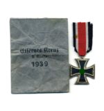 Eisernes Kreuz 2. Klasse 1939 mit Verleihungstüte, Hst. 1 (Deschler & Sohn, München)