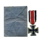 Eisernes Kreuz 2. Klasse 1939 mit Verleihungstüte, Hst. 1 (Deschler & Sohn, München) – Bild 2