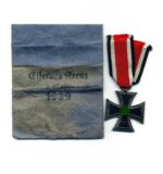 Eisernes Kreuz 2. Klasse 1939 mit Verleihungstüte, Hst. 28 (Eugen Schmidhäussler Pforzheim)