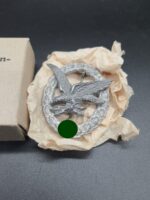 Fliegerschützenabzeichen mit Blitzbündel im Karton, Hst. Friedrich Linden, Lüdenscheid – Bild 2