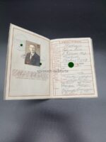 Wehrpass mit Hülle Kriegsmarine des Kurt Halliger aus Groitzsch (Leipzig), Marine-Landwehr mit Erkennungsmarke – Bild 3