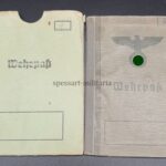 Wehrpass mit Hülle des Obergefreiten Johannes Buchweitz aus Rossenthin (Kolberg), 10./Luftsperr Flakabteilung 201 (Ostfront  & Heimatkriegsgebiet)