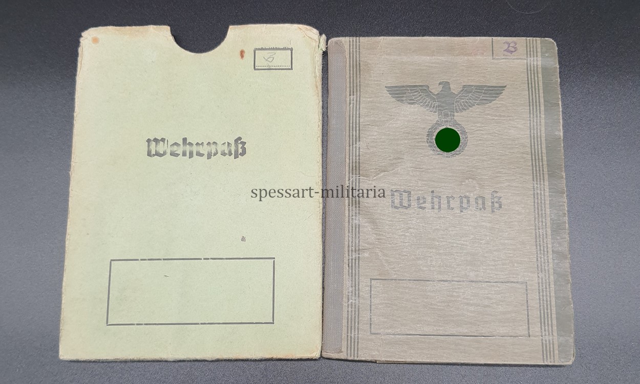 20251124_101313 Wehrpass mit Hülle des Obergefreiten Johannes Buchweitz aus Rossenthin (Kolberg), 10./Luftsperr Flakabteilung 201 (Ostfront & Heimatkriegsgebiet) – Bild 1