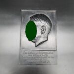 Ehren-Plakette, Adolf Hitler, Ich glaube an Deutschland und kämpfe dafür heute und morgen und in der Zukunft bis unser der Sieg ist.
