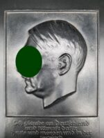 Ehren-Plakette, Adolf Hitler, Ich glaube an Deutschland und kämpfe dafür heute und morgen und in der Zukunft bis unser der Sieg ist. – Bild 3