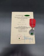 Ostmedaille mit Urkunde Art. Rgt 5.