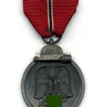 Ostmedaille, Winterschlacht im Osten 1941/42 (Hst. 25 – Arbeitsgemeinschaft der Graveur-, Gold- und Silberschmiedeinnungen, Hanau)