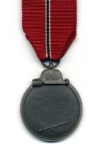 Ostmedaille, Winterschlacht im Osten 1941/42 (Hst. 25 – Arbeitsgemeinschaft der Graveur-, Gold- und Silberschmiedeinnungen, Hanau) – Bild 2