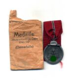 Ostmedaille mit Verleihungstüte, Winterschlacht im Osten 1941/42 (Hst. 3 – Wilhelm Deumer, Lüdenscheid)