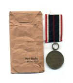 Kriegsverdienstmedaille 1939 mit Tüte, Hst. Paul Meybauer, Berlin SW – Bild 2