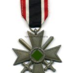 Kriegsverdienstkreuz 2. Klasse 1939 mit Schwertern, Hst. 93 – Richard Simm & Söhne, Gablonz