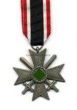Kriegsverdienstkreuz 2. Klasse 1939 mit Schwertern, Hst. 93 – Richard Simm & Söhne, Gablonz