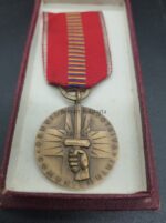 Rumänien, Medaille Kreuzzug gegen den Kommunismus im Etui – Bild 2