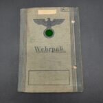 Wehrpass des Gefreiten Wilhelm Gutmann aus Erbes-Büdesheim (Alzey) 11.Kompanie Panzer-Regiment 24 (24. Panzer Division) Panzerkampfabzeichen in Silber (Einsatzzahl 25)