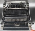 OLYMPIA Schreibmaschine mit SS-Runen Taste – Bild 7