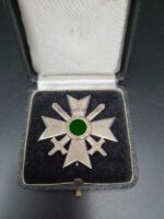 Kriegsverdienstkreuz 1. Klasse mit Schwertern, Hst. 65, im Etui Klein & Quenzer – Bild 3