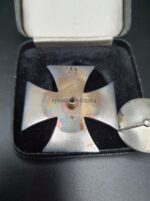 Eisernes Kreuz 1. Klasse an Schraubscheibe Hst. L59 Alois Rettenmaier, Schwäbisch-Gmünd mit Zusatzpunze X, Im Etui, Mint – Bild 4